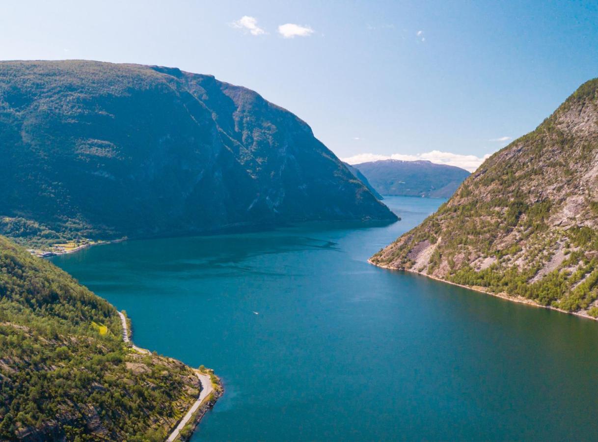 Husum Hotel Borgund Bagian luar foto