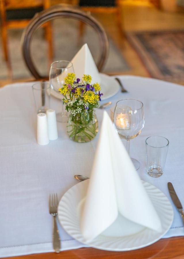 Husum Hotel Borgund Bagian luar foto